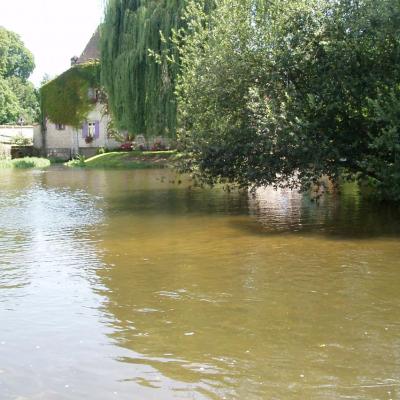 L'Eure_au_moulin_de_Loché_Ver-lès-Chartres_Eure-et-Loir_(France)